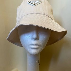 PRADA bucket hat New without tags